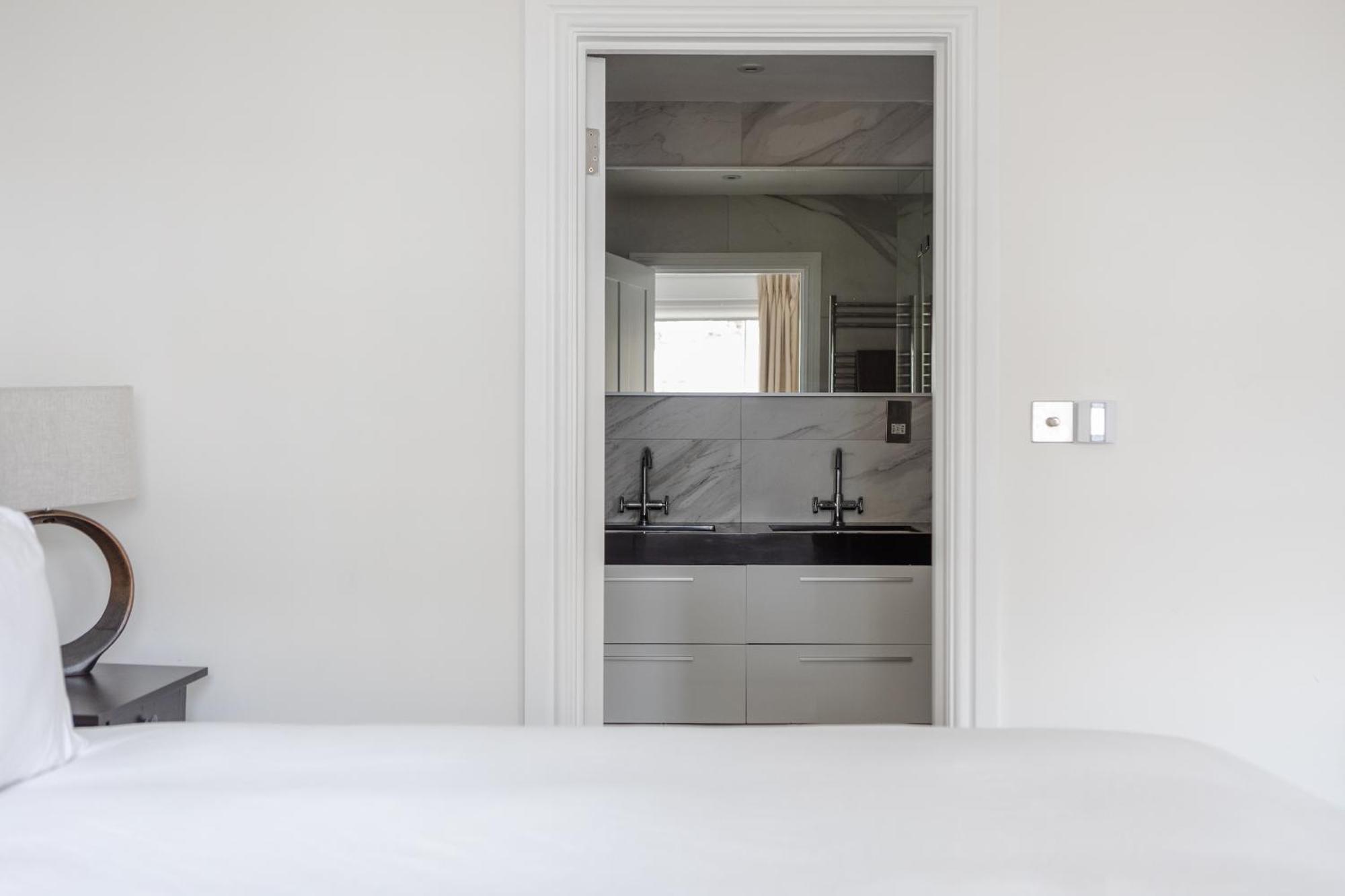 Number 53 - Stunning Maisonette With Parking In Kensington & Chelsea Лондон Экстерьер фото